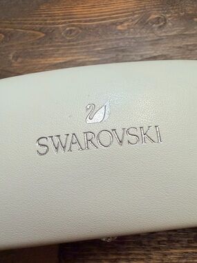 GUC Genuine Swarovski White Eyewear glasses sunglasses Hard Case SeeDescription